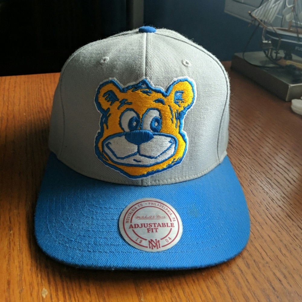 RARE UCLA Bruins snap back